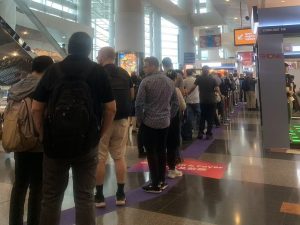 A professional China sourcing agent conducting a factory audit to help global buyers find reliable suppliers and ensure quality control.